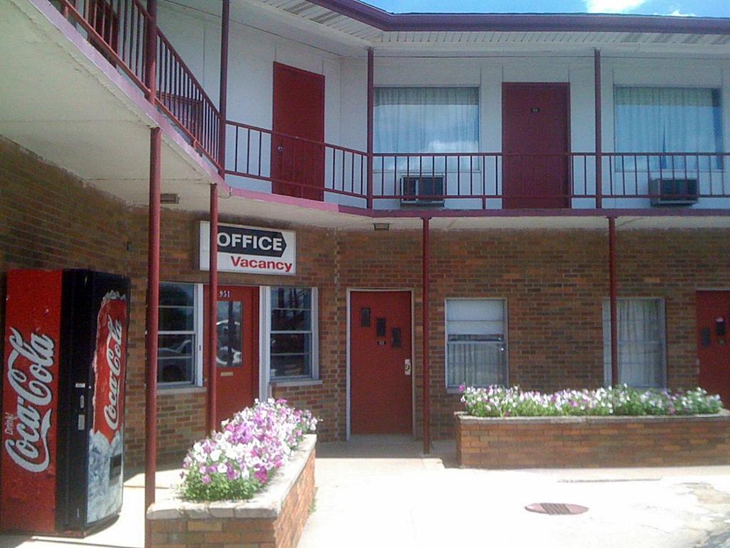Fiesta Motel Pontiac Exterior photo